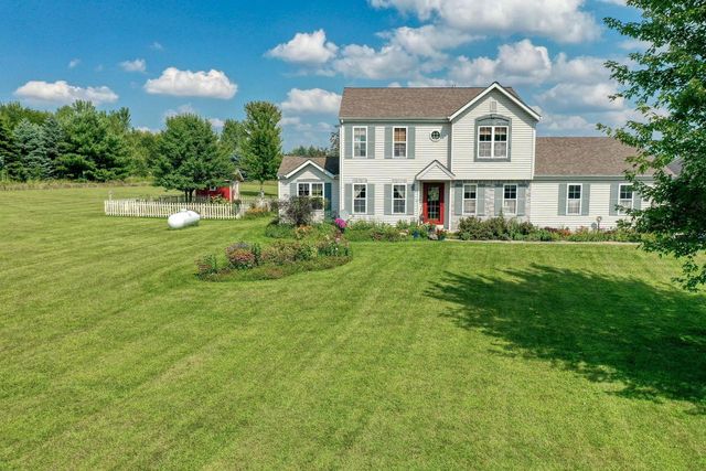 W334N7700 Stone Bank ROAD, Oconomowoc, WI 53066