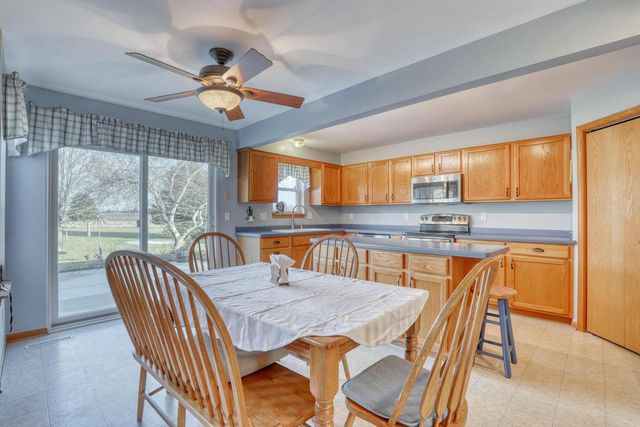 W334N7700 Stone Bank ROAD, Oconomowoc, WI 53066