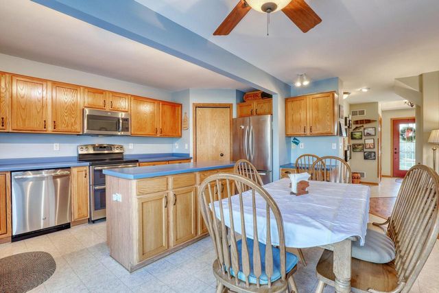 W334N7700 Stone Bank ROAD, Oconomowoc, WI 53066