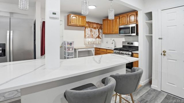 8 Myrtle Avenue, Brentwood, NY 11717