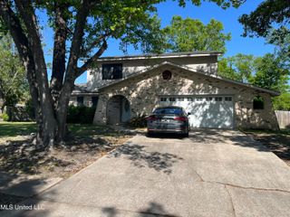 900 Sunfish Street, Pascagoula, MS 39581