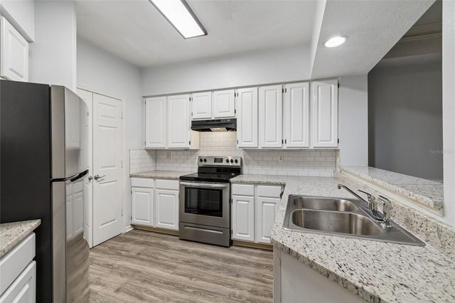 5211 BAY CLUB CIRCLE, Tampa, FL 33607