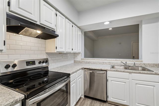 5211 BAY CLUB CIRCLE, Tampa, FL 33607