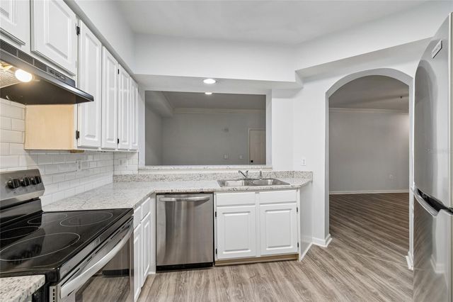 5211 BAY CLUB CIRCLE, Tampa, FL 33607
