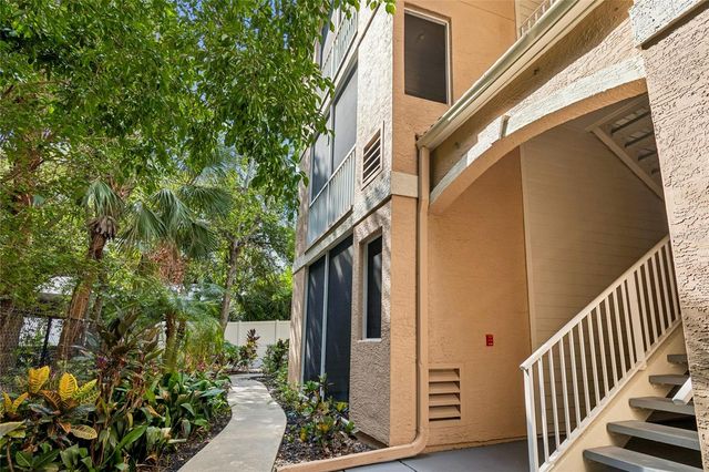 5211 BAY CLUB CIRCLE, Tampa, FL 33607