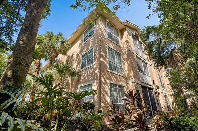 5211 BAY CLUB CIRCLE, Tampa, FL 33607