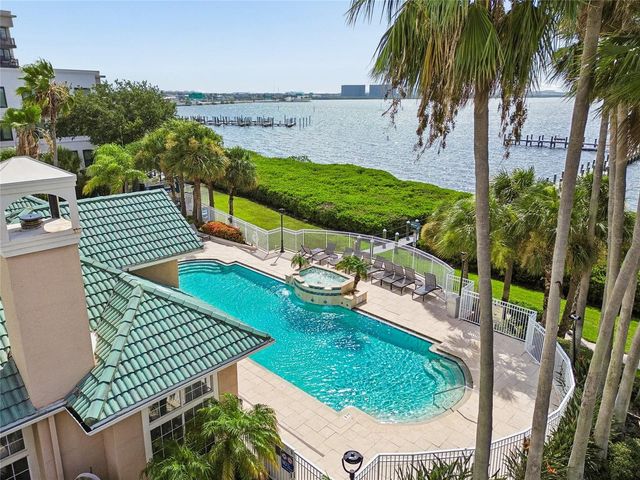 5211 BAY CLUB CIRCLE, Tampa, FL 33607