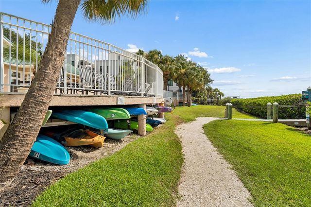5211 BAY CLUB CIRCLE, Tampa, FL 33607