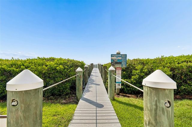 5211 BAY CLUB CIRCLE, Tampa, FL 33607