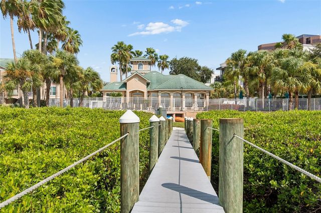 5211 BAY CLUB CIRCLE, Tampa, FL 33607