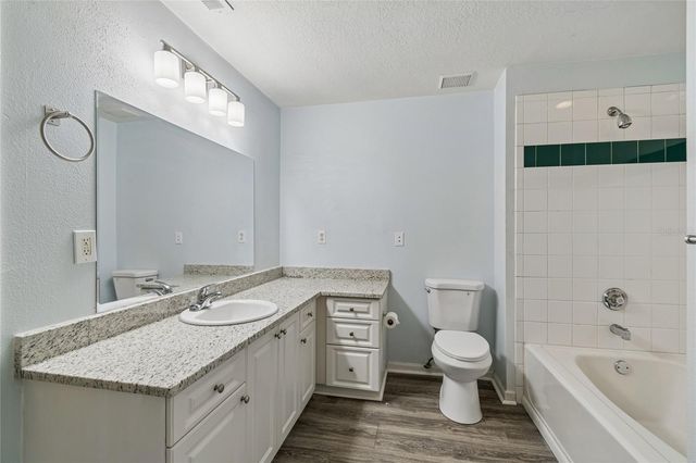 5211 BAY CLUB CIRCLE, Tampa, FL 33607