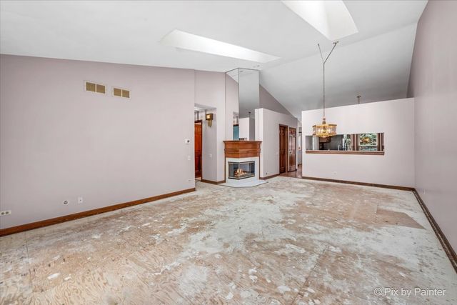 224 LORRAINE Circle 224, Bloomingdale, IL 60108