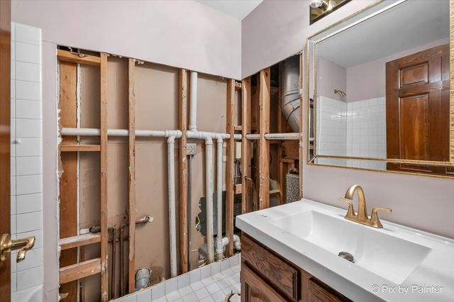 224 LORRAINE Circle 224, Bloomingdale, IL 60108