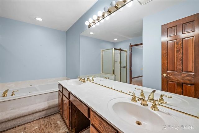 224 LORRAINE Circle 224, Bloomingdale, IL 60108