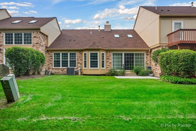 224 LORRAINE Circle 224, Bloomingdale, IL 60108