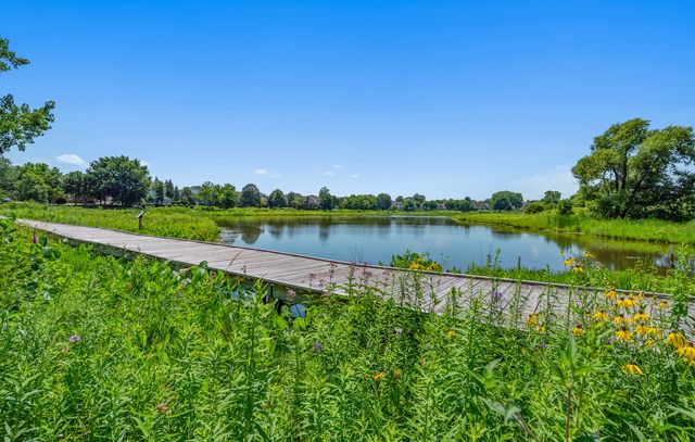 224 LORRAINE Circle 224, Bloomingdale, IL 60108