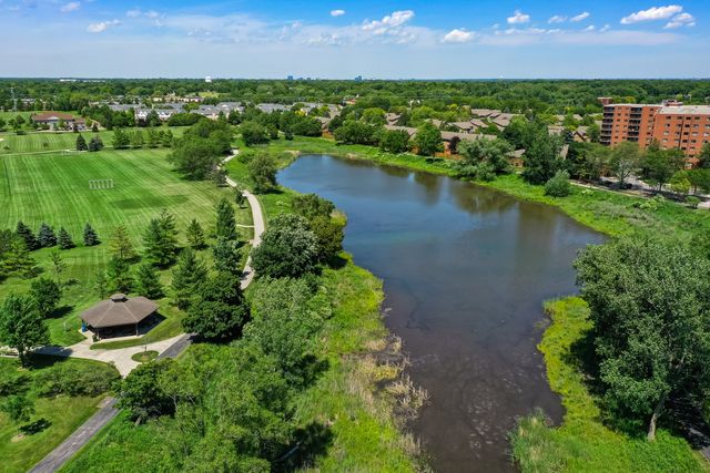 224 LORRAINE Circle 224, Bloomingdale, IL 60108