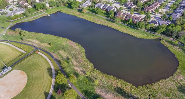 224 LORRAINE Circle 224, Bloomingdale, IL 60108