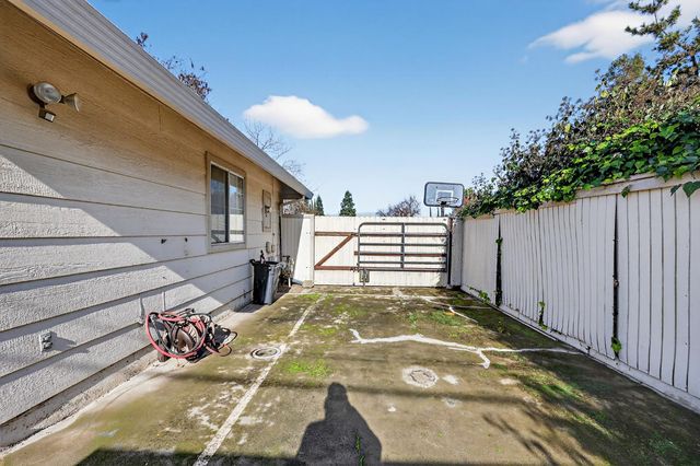 3045 Silver Elm Ct, Merced, CA 95340