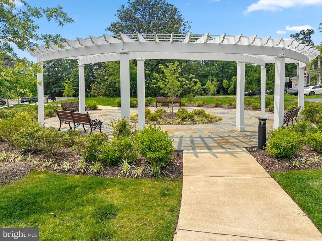 4615 WOOD GLEN RD, Fairfax, VA 22032