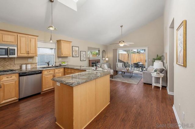 2427 Heatherwood Ct, Escondido, CA 92026