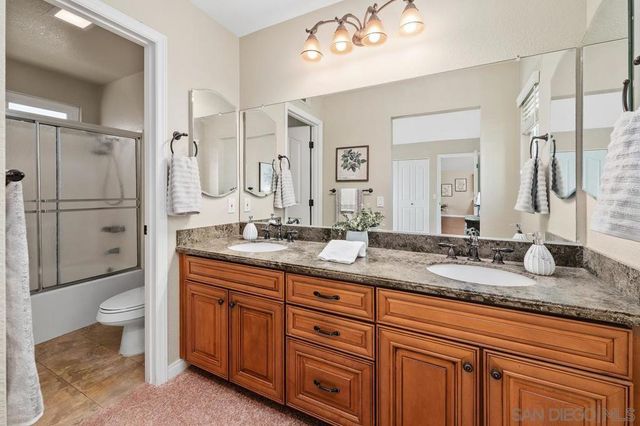 2427 Heatherwood Ct, Escondido, CA 92026