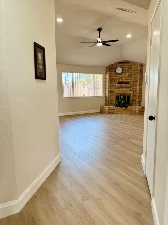 5530 Oak Falls Drive, Houston, TX 77066