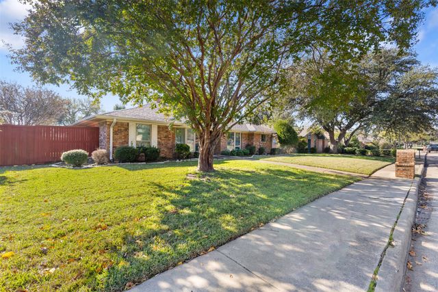 1924 Robin Meadow Drive, Carrollton, TX 75007