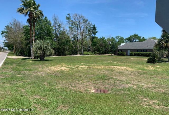 160 Adams Lane, Waveland, MS 39576