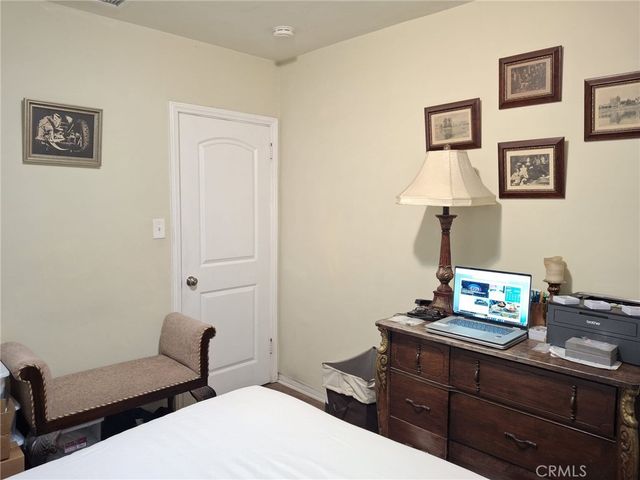 1346 W Century, Los Angeles, CA 90044