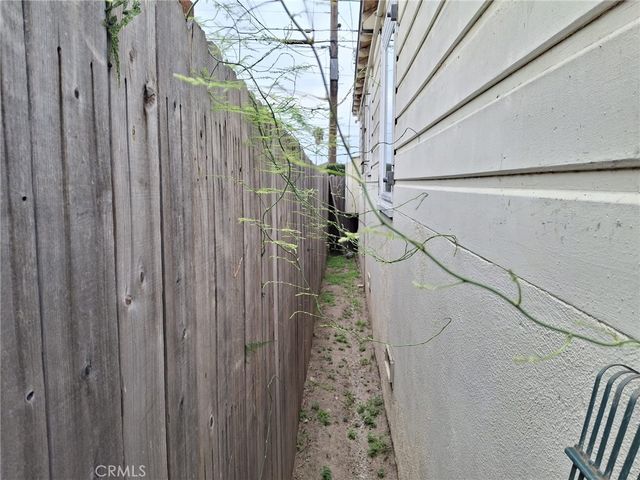 1346 W Century, Los Angeles, CA 90044