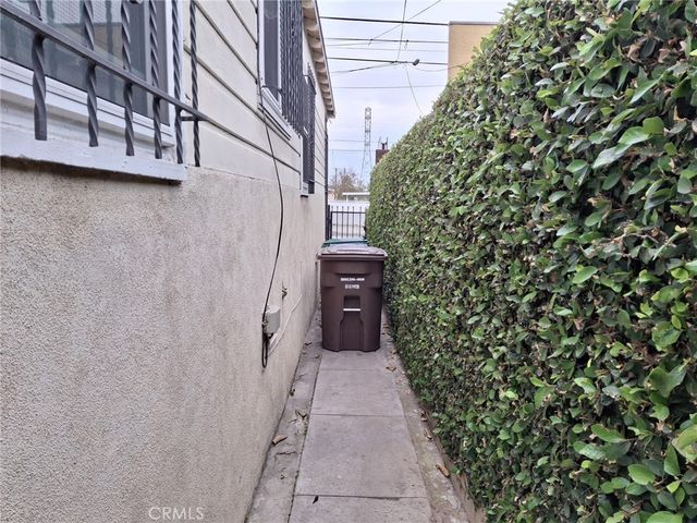 1346 W Century, Los Angeles, CA 90044