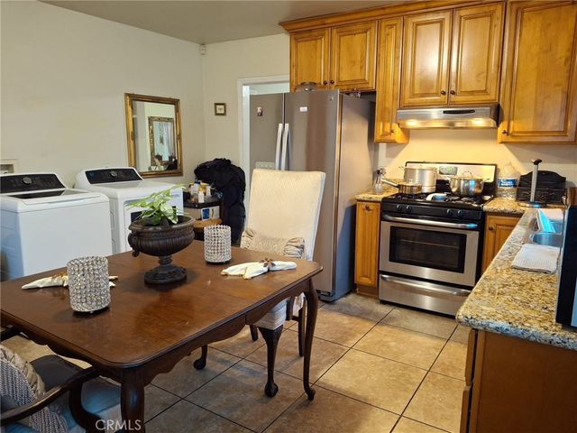 1346 W Century, Los Angeles, CA 90044