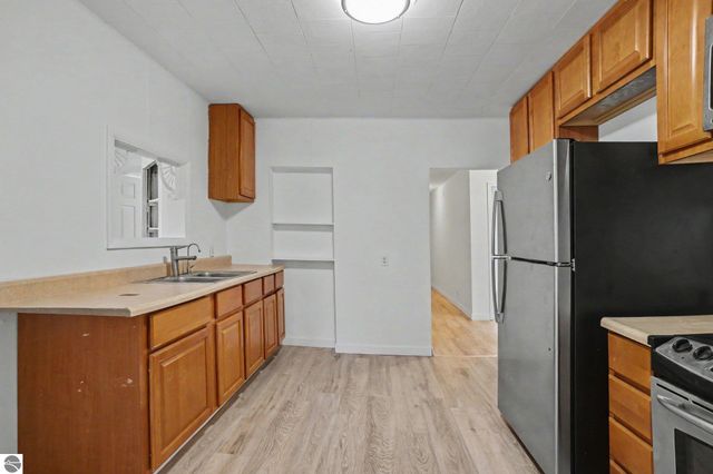 502 E Hazel Street, St Louis, MI 48880