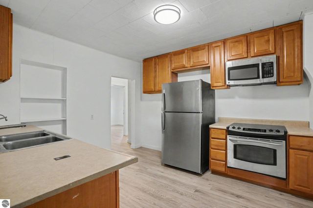 502 E Hazel Street, St Louis, MI 48880