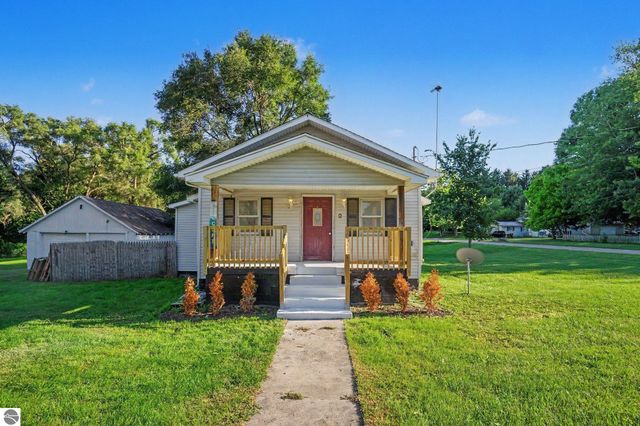 502 E Hazel Street, St Louis, MI 48880