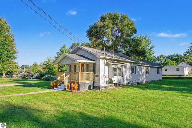 502 E Hazel Street, St Louis, MI 48880