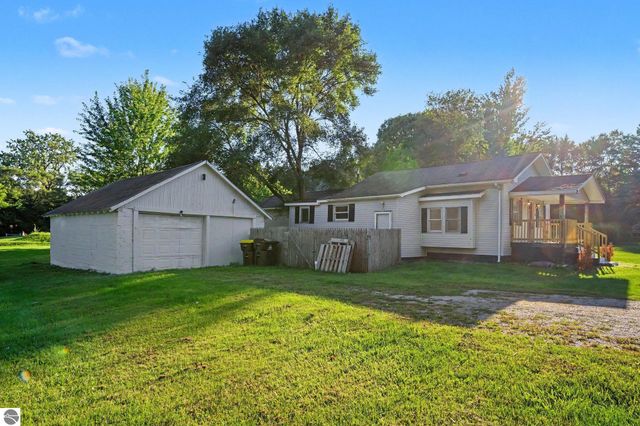 502 E Hazel Street, St Louis, MI 48880