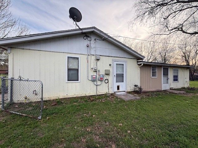 329 Walnut Avenue, Azle, TX 76020