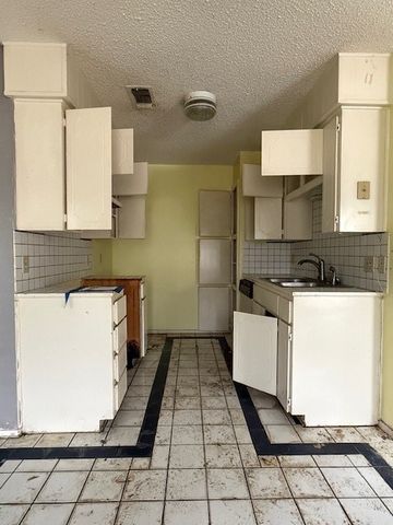 329 Walnut Avenue, Azle, TX 76020