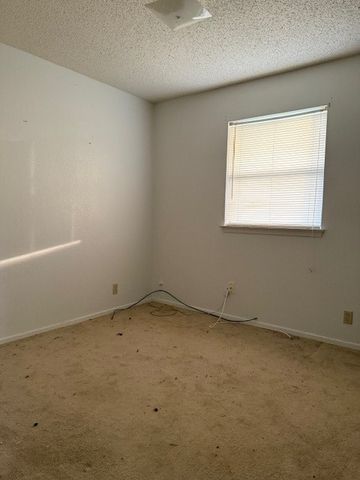 329 Walnut Avenue, Azle, TX 76020