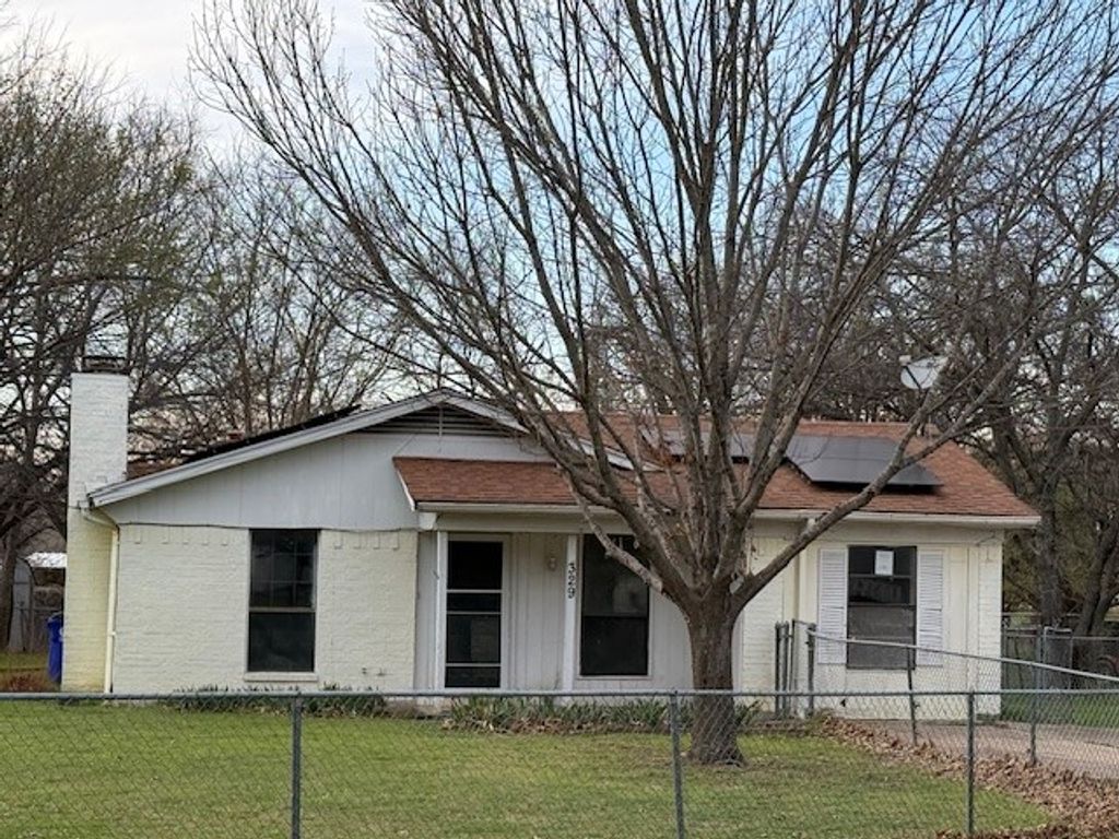 329 Walnut Avenue, Azle, TX 76020