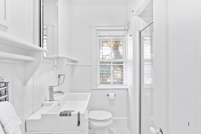 35 New York Avenue, Oak Bluffs, MA 02557