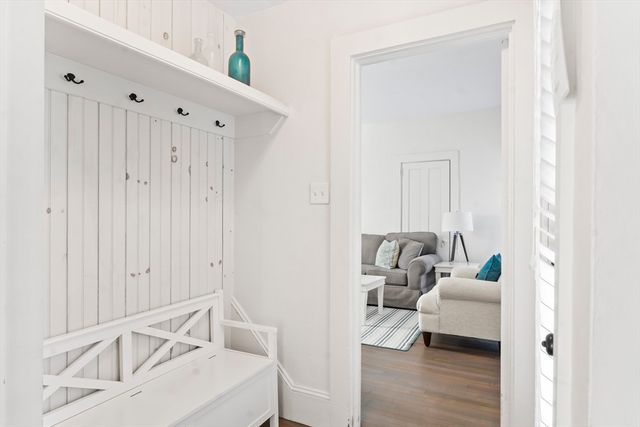 35 New York Avenue, Oak Bluffs, MA 02557