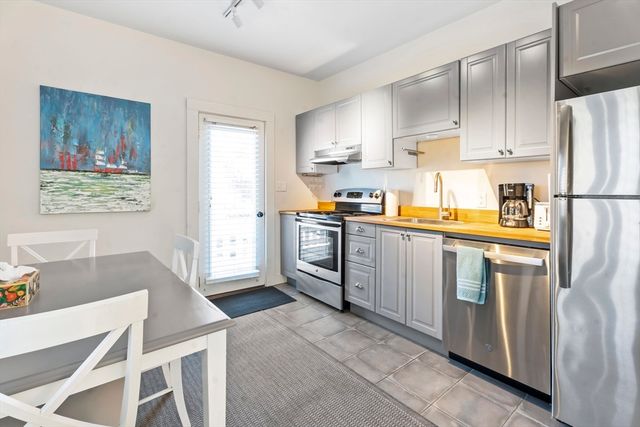 35 New York Avenue, Oak Bluffs, MA 02557