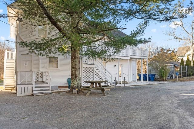 35 New York Avenue, Oak Bluffs, MA 02557