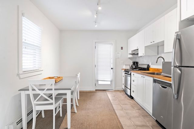 35 New York Avenue, Oak Bluffs, MA 02557