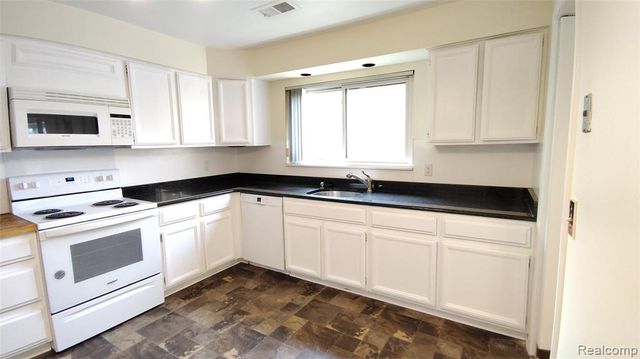 16275 W 9 Mile Road, Southfield, MI 48075