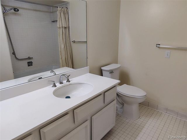 16275 W 9 Mile Road, Southfield, MI 48075