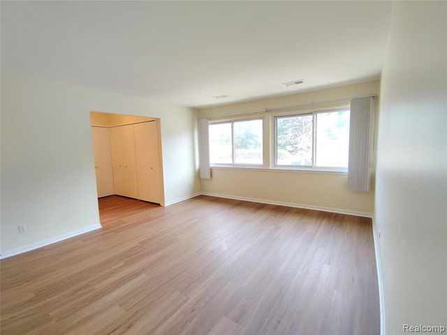 16275 W 9 Mile Road, Southfield, MI 48075